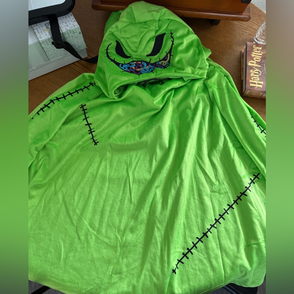 Oogie boogie poncho